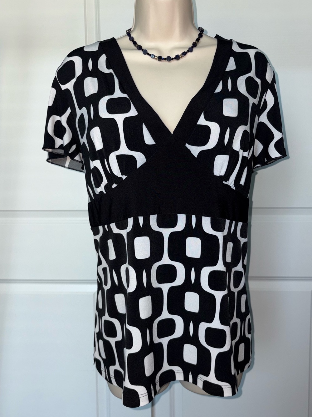Black & White Geometric Retro Mod Print Women's Top size XL